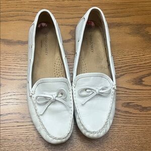 Cynthia Rowley Cream colored Leather Moccasin Loafers with front Bow Tie